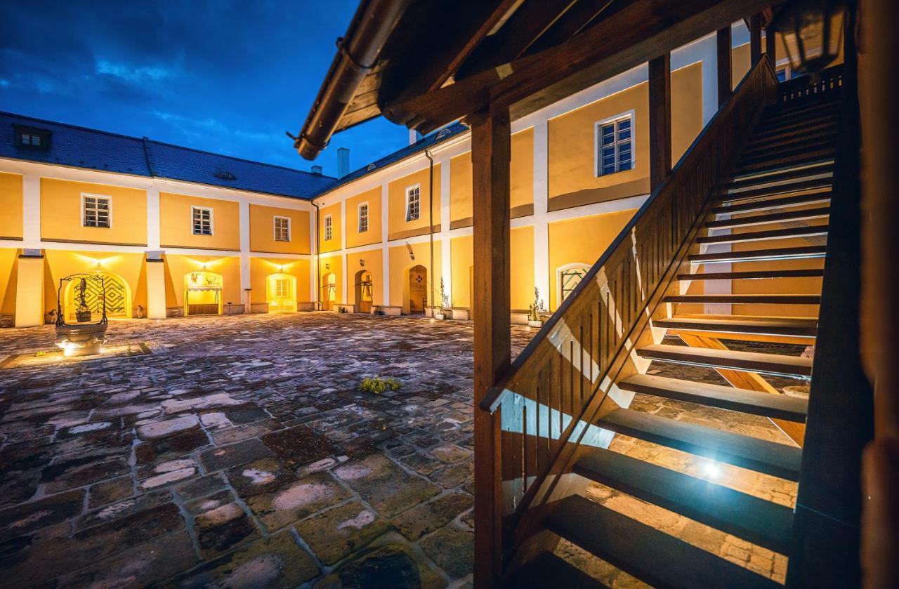 Отель Chateau Rychvald Экстерьер фото