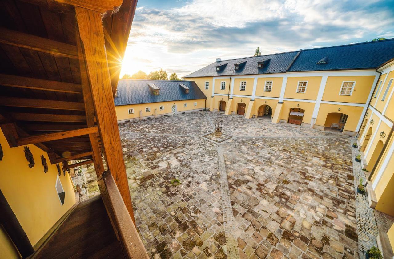 Отель Chateau Rychvald Экстерьер фото
