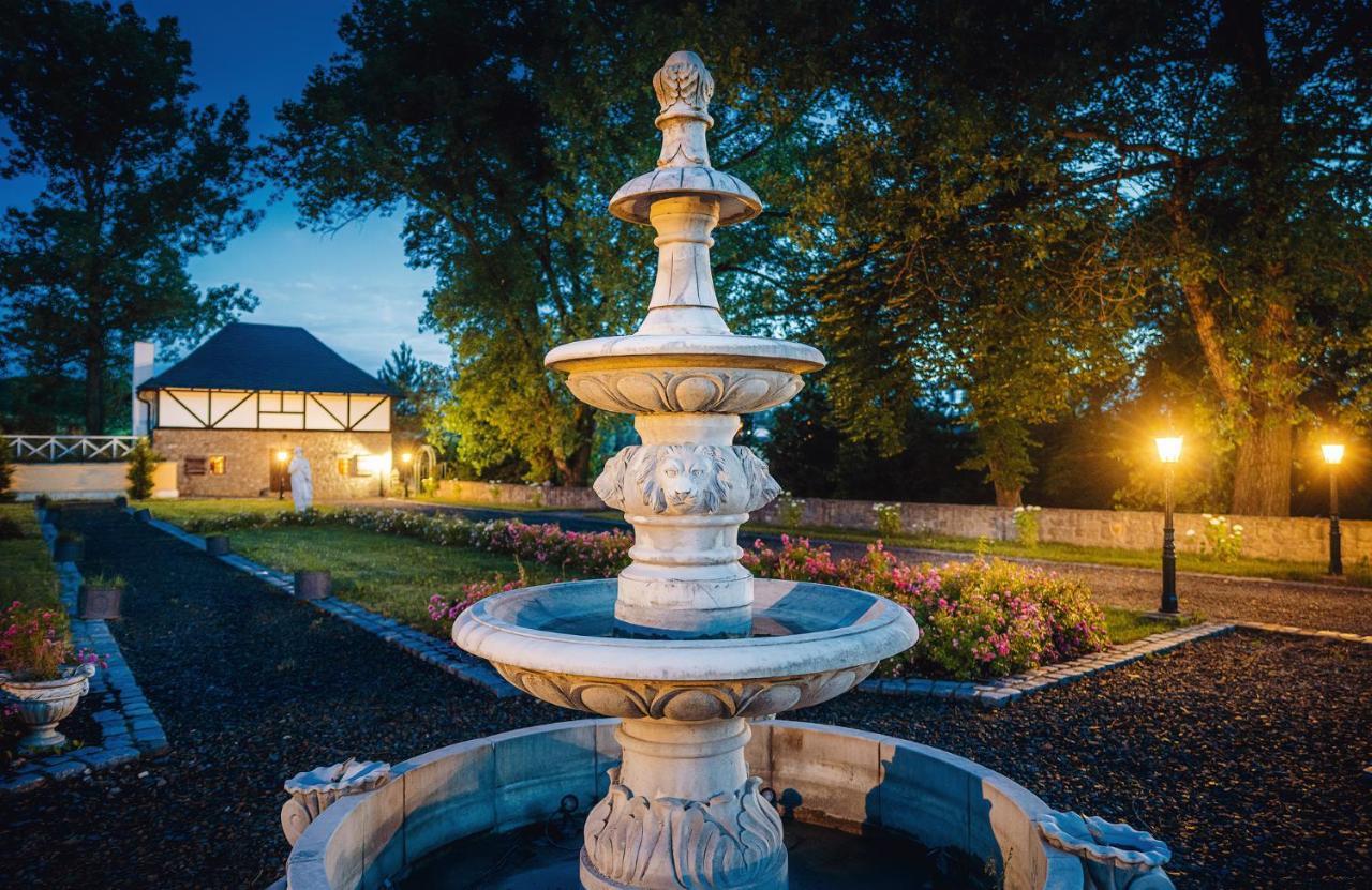 Отель Chateau Rychvald Экстерьер фото