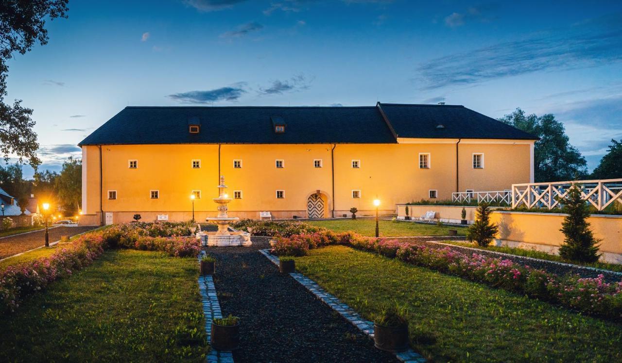 Отель Chateau Rychvald Экстерьер фото